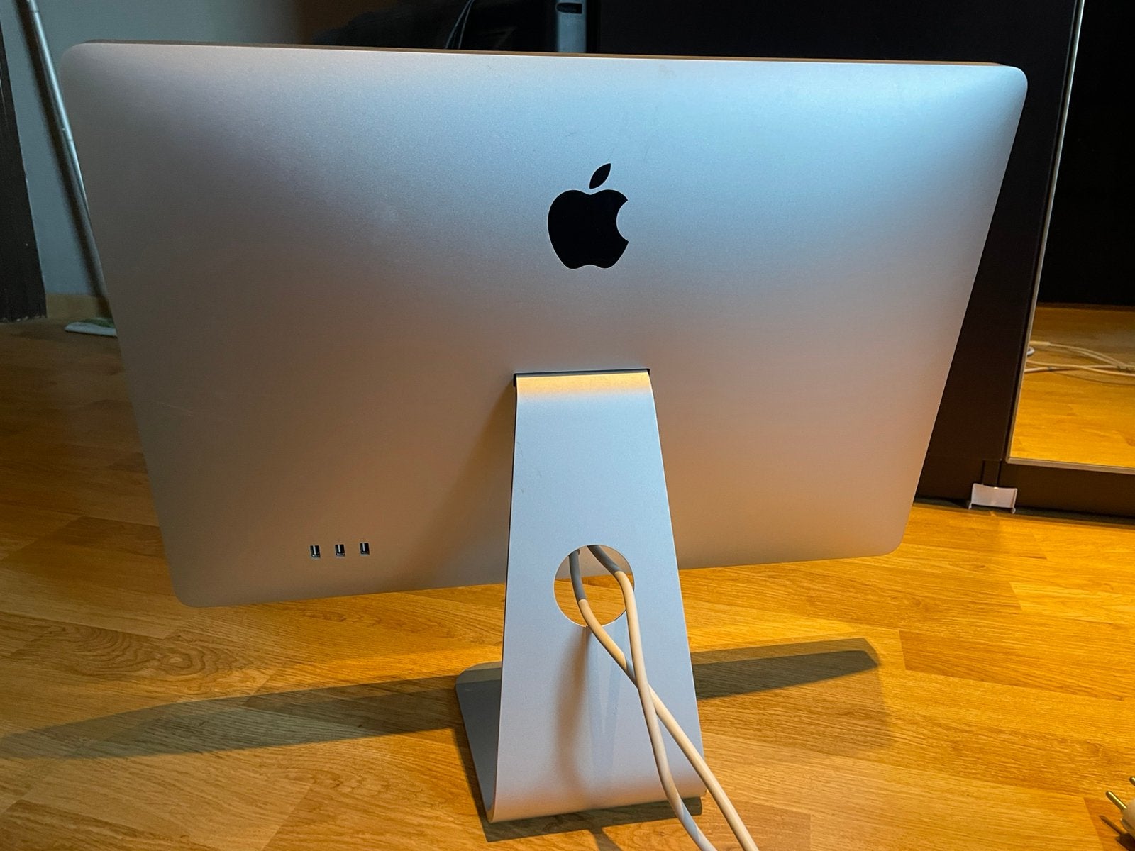 Apple Cinema Display A1267 LED, Computers en Software, Ophalen, Kantelbaar, 24 inch, Zo goed als nieuw