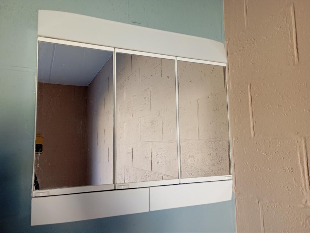 Armoire à pharmacie salle de bains