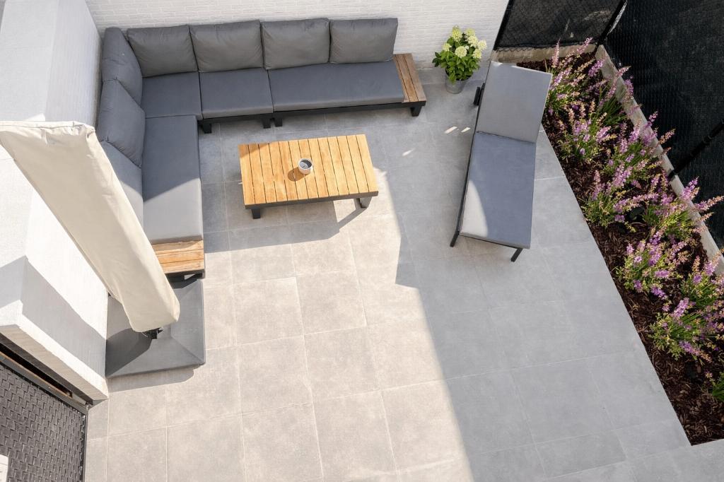 Loungeset met dubbele set kussens, Ophalen, Gebruikt, 6 zitplaatsen, Aluminium