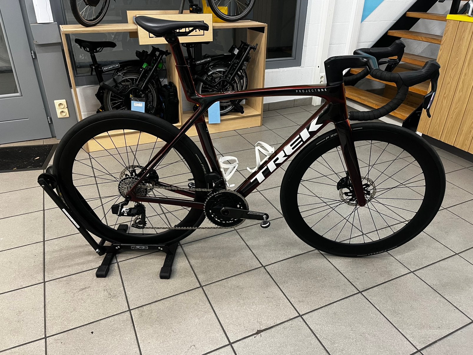 Trek Madone SLR 7 AXS gen8 2026 RED SERPENTINE special color, 28 inch, Zo goed als nieuw, Meer dan 20 versnellingen, Schijfrem