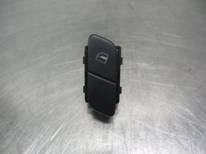 Commutateur vitre électrique d'un Volkswagen Polo (Polo 01-, Volkswagen, -, 3 mois de garantie, Utilisé