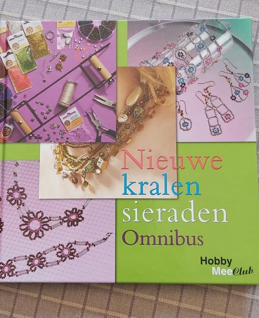 Nieuwe kralen sieraden omnibus, Boeken, Ophalen of Verzenden, Sieraden maken