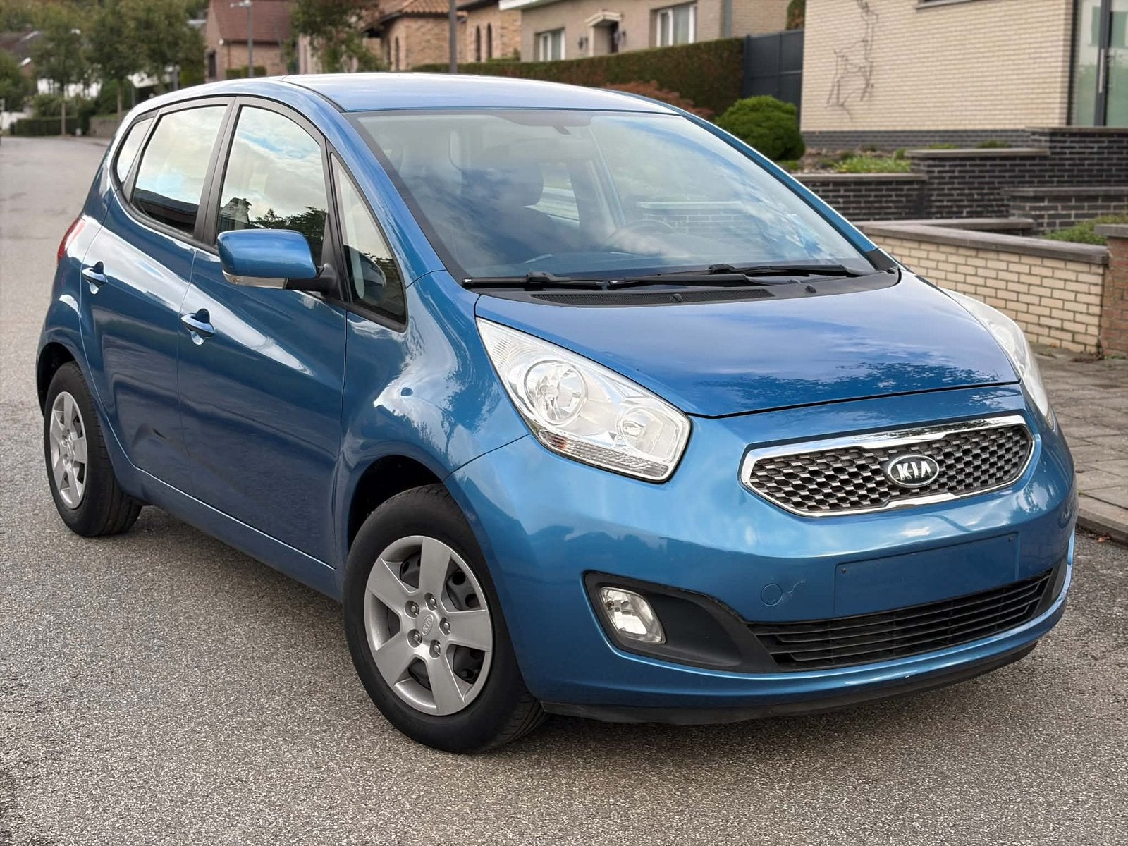 Kia Venga 1.4i 33.000KM! Gekeurd voor verkoop met carpass, Voorwielaandrijving, Stof, Zwart, 4 cilinders