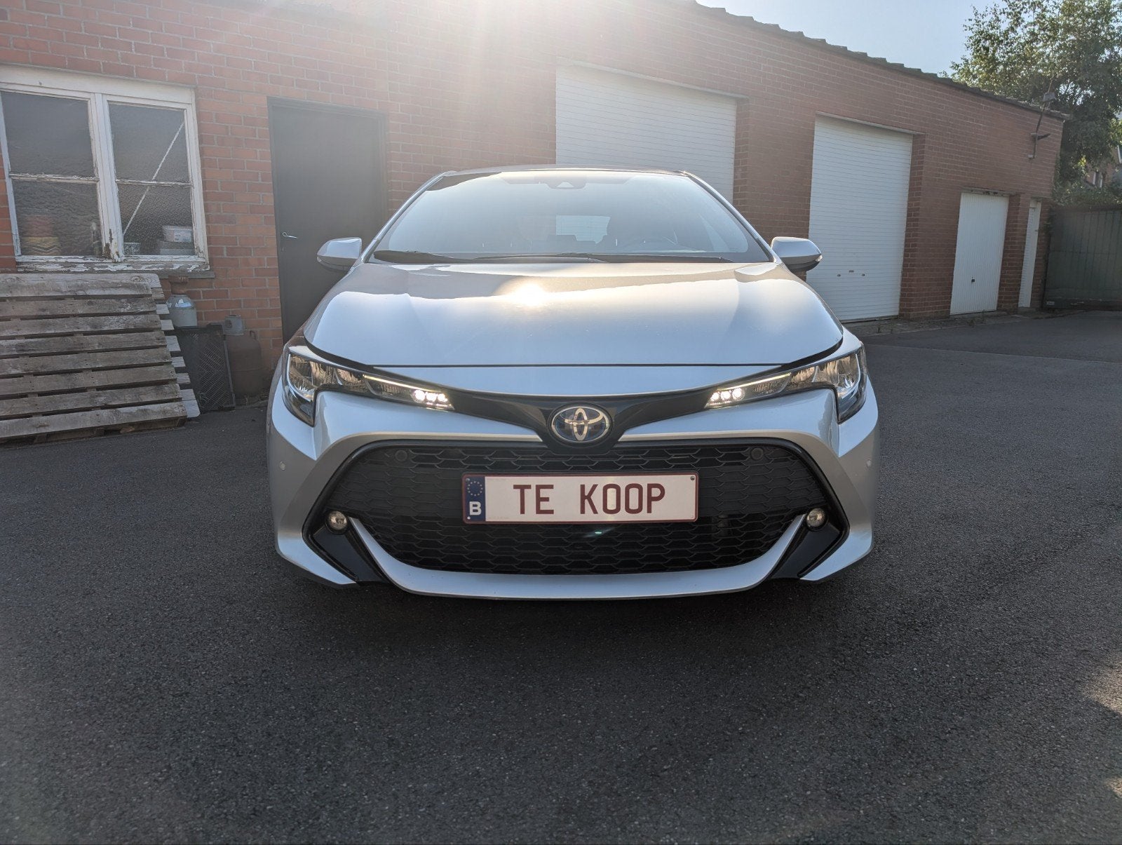 Toyota Corolla 1.8 hybrid automaat | weinig kilometers., Auto's, Toyota, Stof, 4 cilinders, Corolla, Bedrijf