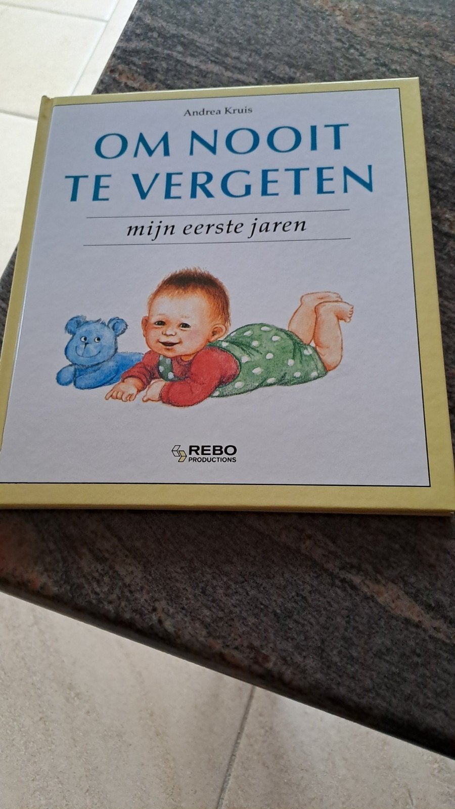 Om nooit te vergeten. Mijn eerste jaren. In hardcover, Kinderen en Baby's, Ophalen, Nieuw