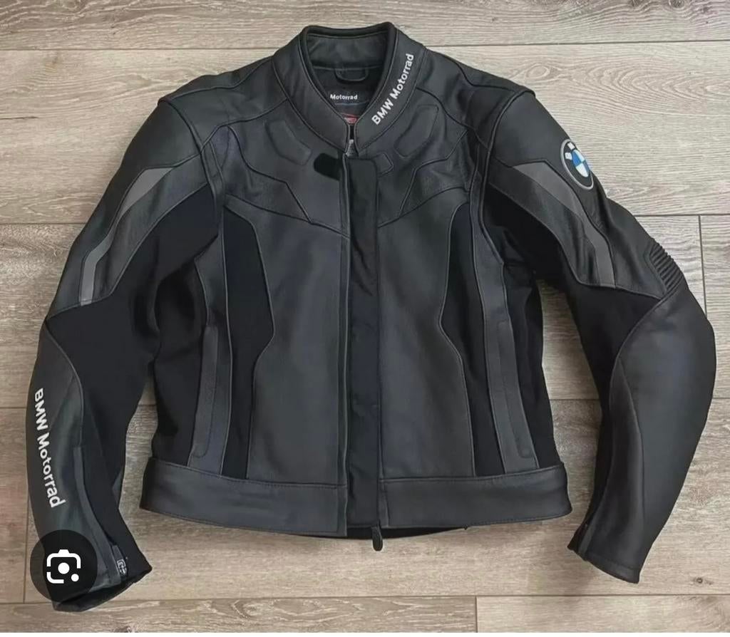 Leder bmw jas, Enlèvement