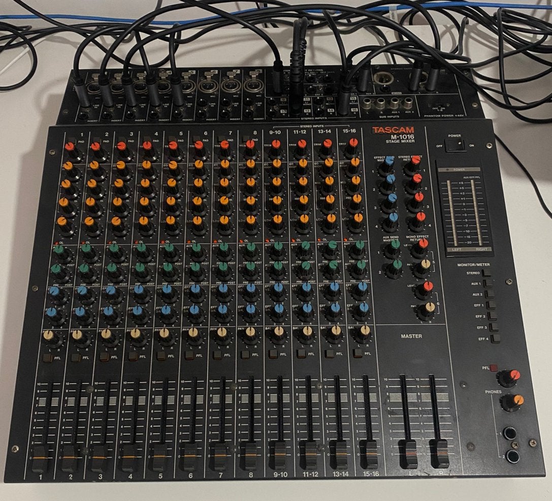 Mixeur TASCAM M-1016 + Flight Case, Musique & Instruments, Tables de mixage, Comme neuf, Enlèvement