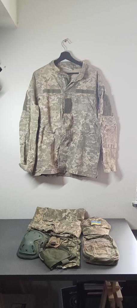 Lot tenue Ukrainienne MM14, Enlèvement ou Envoi, Porté, Taille 56/58 (XL)