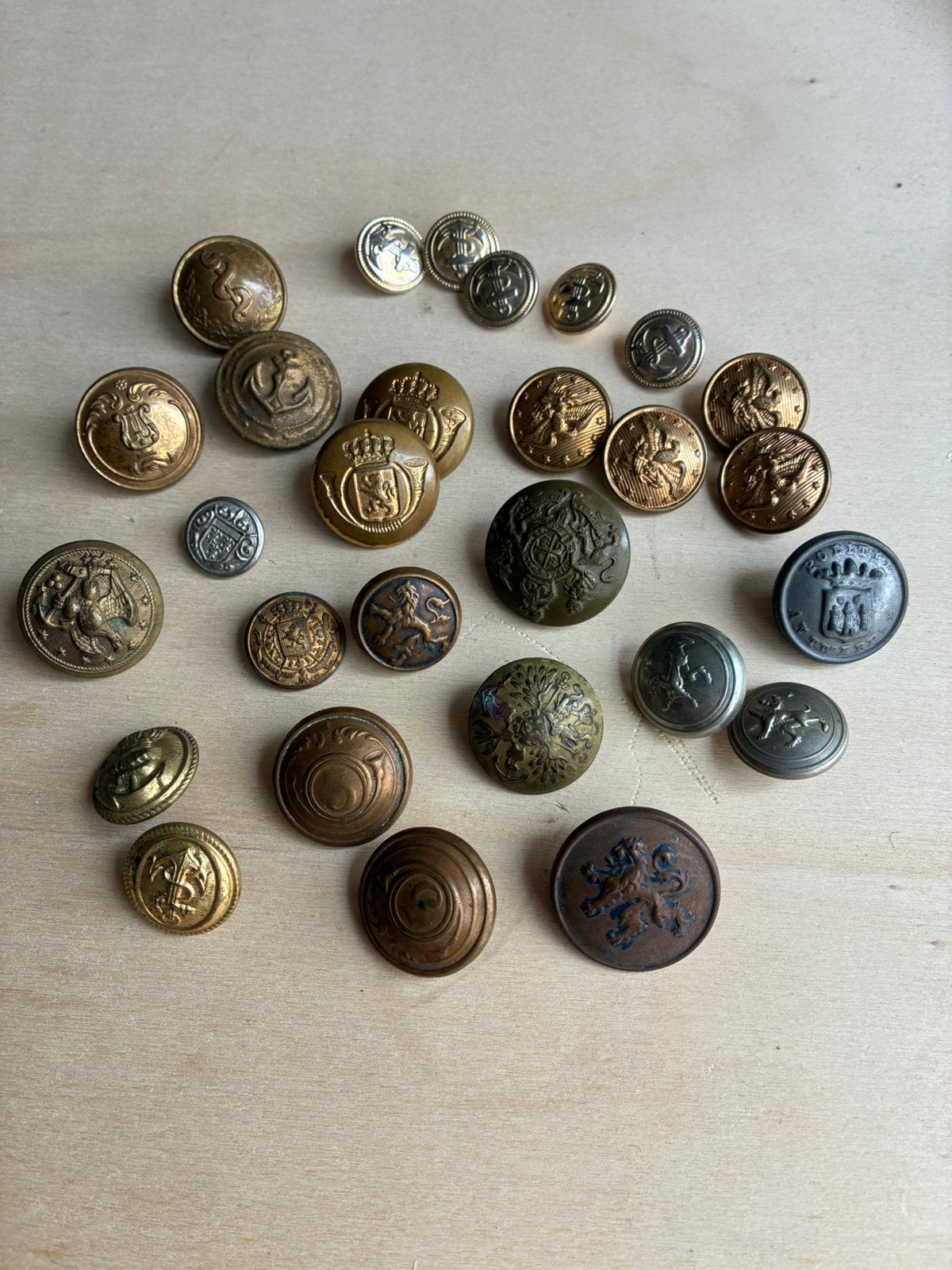 Lot met 28 militaire knopen, Verzamelen, Ophalen of Verzenden, Overige soorten, Overige typen