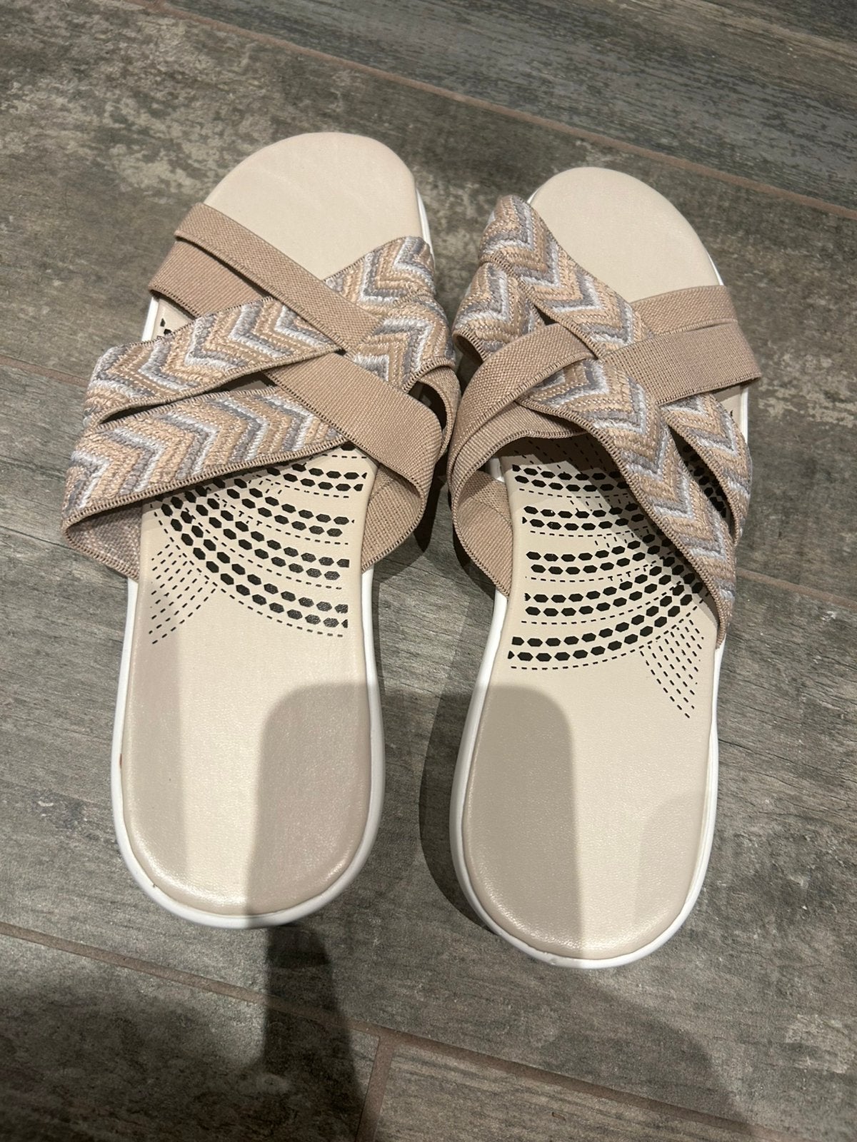 Nieuw! JYHUHGRG sandalen maat 39, Kleding | Dames, Schoenen, Slippers, Beige, Nieuw, Ophalen of Verzenden