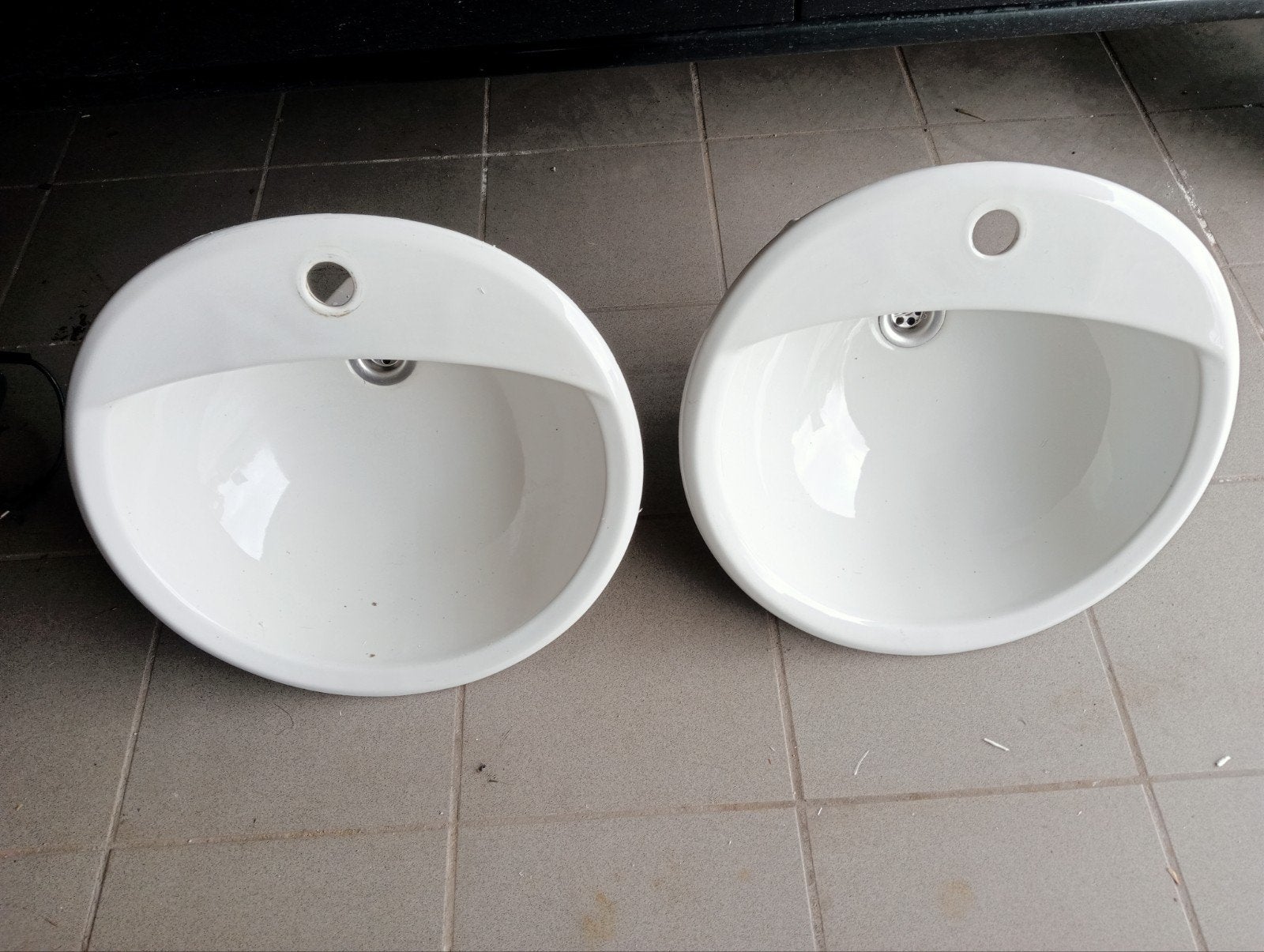 2 lavabo komen, Ophalen