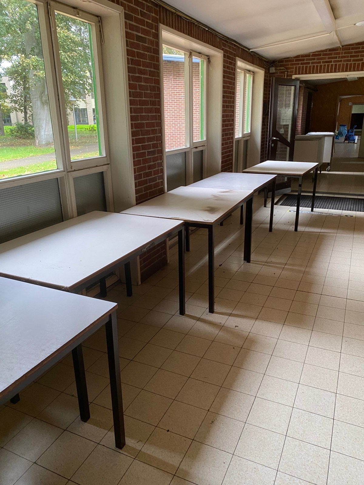 Tafels in allerlei vormen en maten, Ophalen