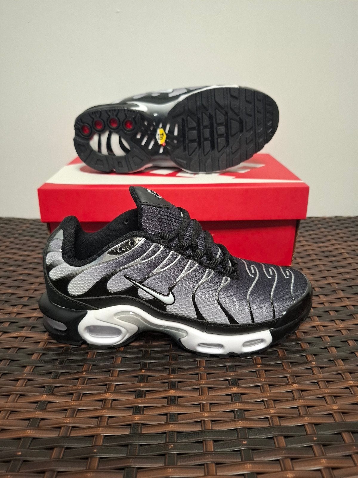 Nike Air Max Plus TN Gris, Enlèvement, Neuf, Baskets