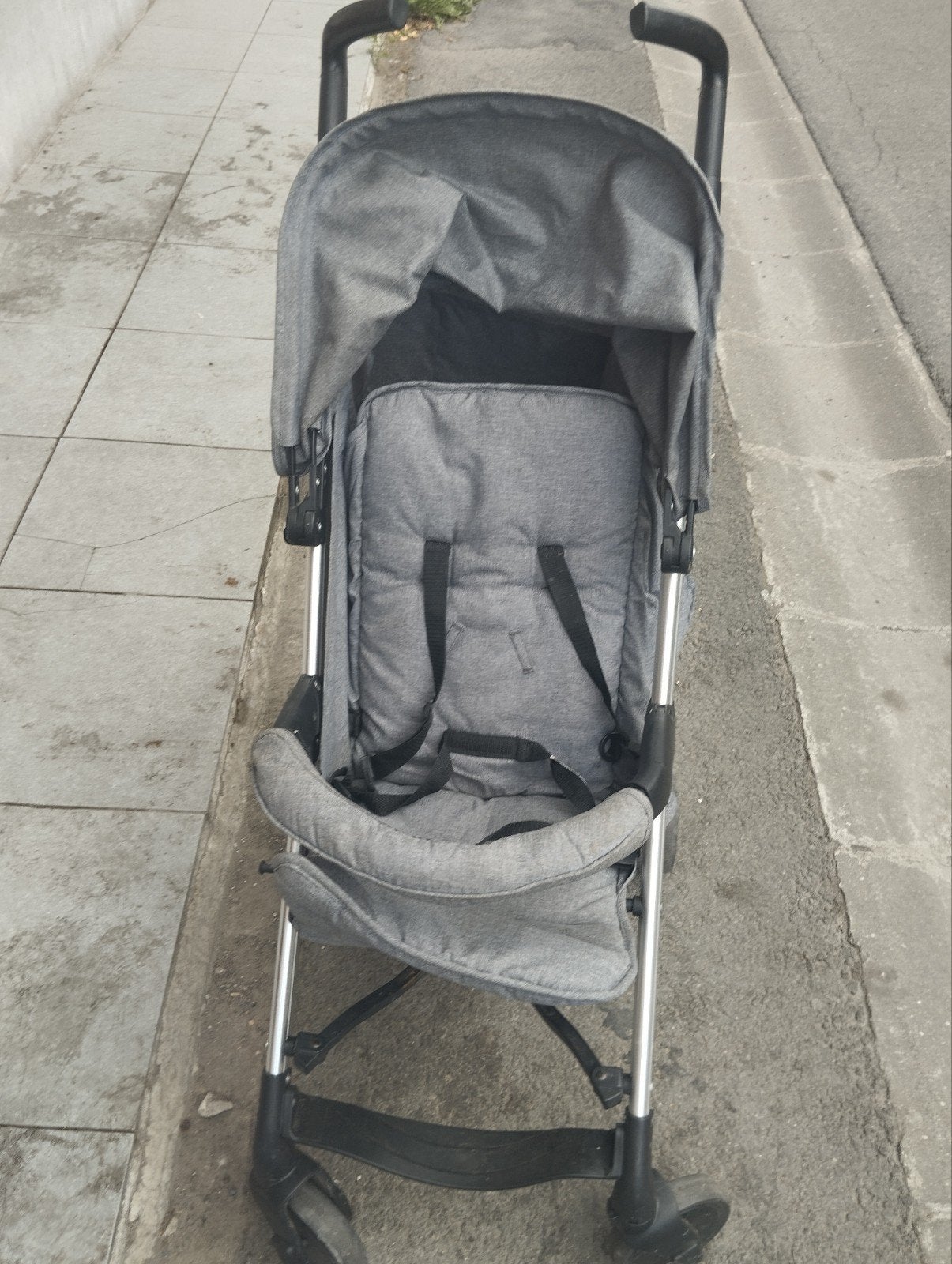 poussette de marque très bonne état, Enfants & Bébés, Buggys, Enlèvement, Comme neuf