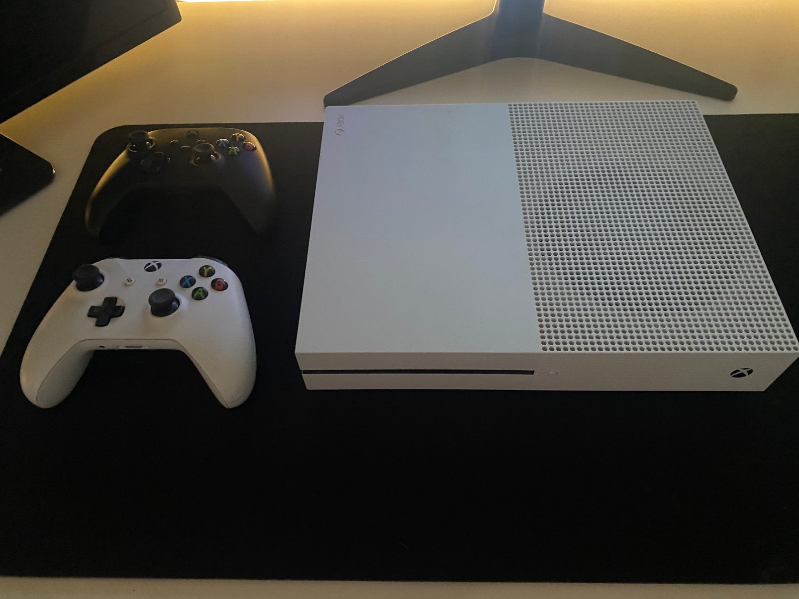 Xbox one s console 750GB + 2 controllers, Games en Spelcomputers, Spelcomputers | Xbox One, Ophalen, Zo goed als nieuw, Xbox One
