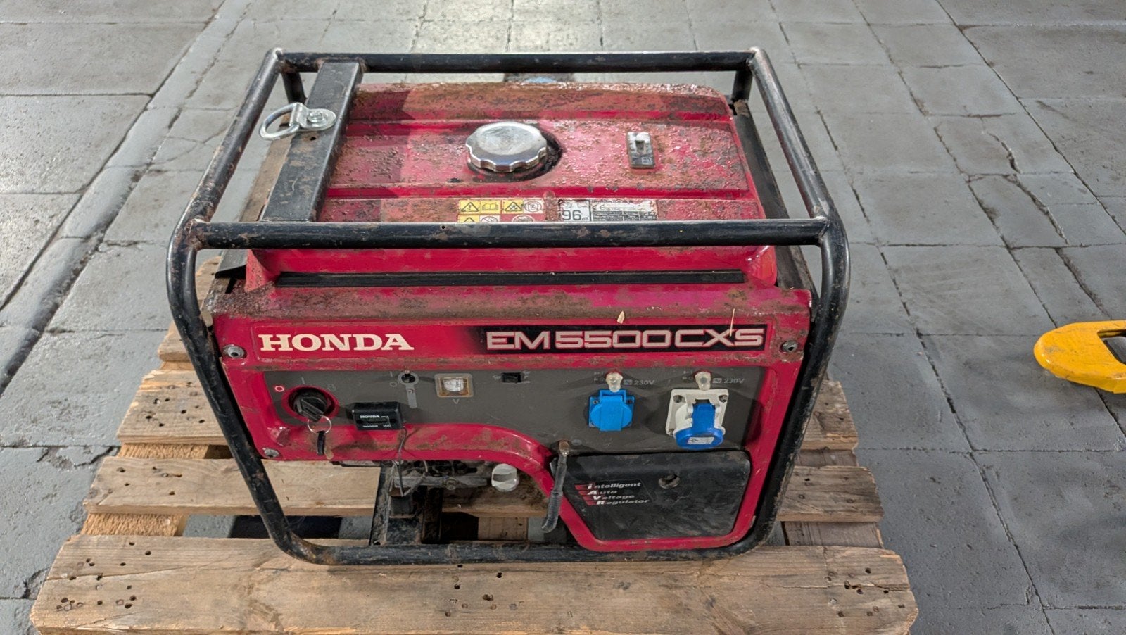 Honda EM 5500 CXS, Bricolage & Construction, Enlèvement, Utilisé, Moins de 5 kVA, Essence