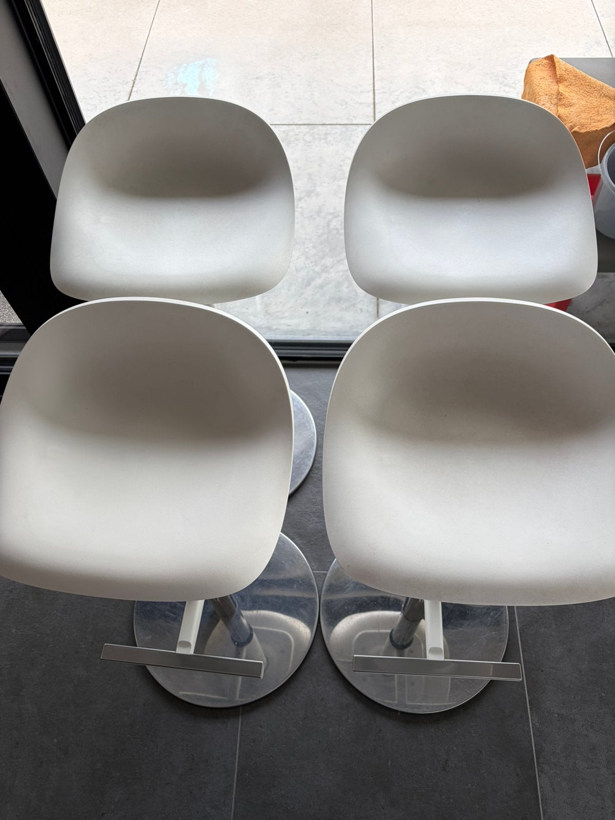 4 barkrukken wit, Huis en Inrichting, Ophalen, Kunststof, Gebruikt, 60 tot 90 cm