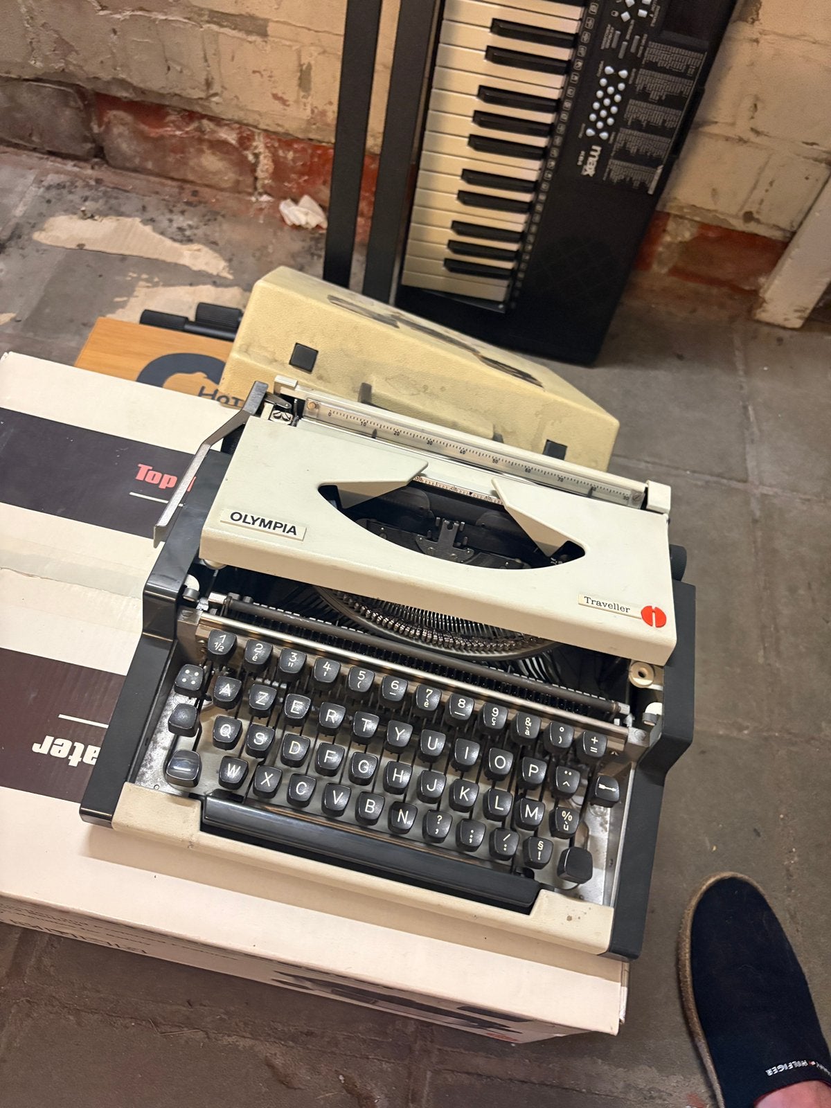 Titel: Vintage Olympia Traveller typemachine  koffer AZERTY, Divers, Machines à écrire, Enlèvement, Comme neuf