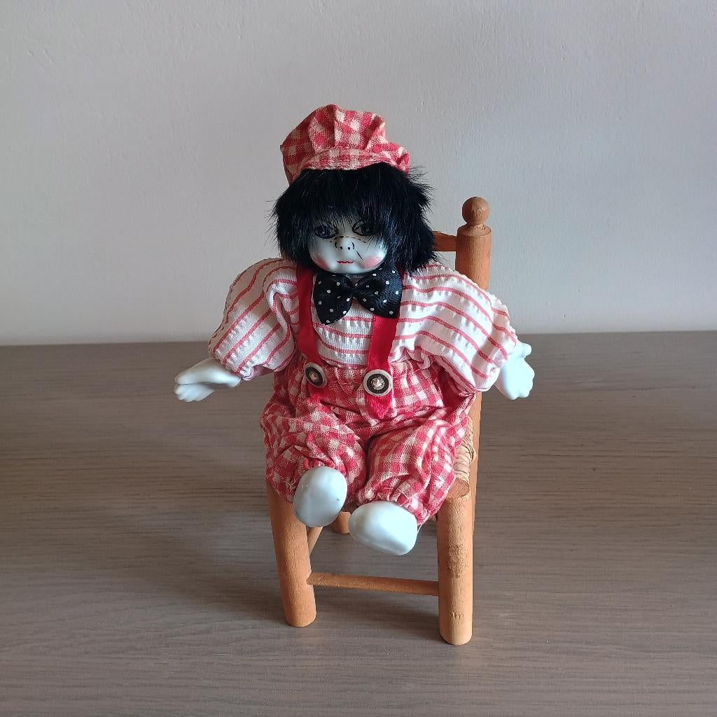Pop - Klein clownpopje op stoel, Envoi, Poupée