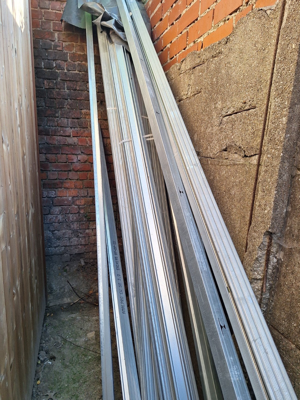 Lot Metalstuds voor gyproc plafond en wand, Ophalen
