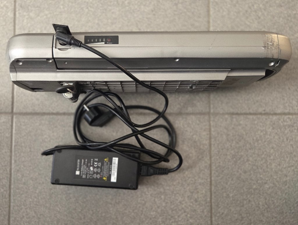 Batterie de vélo (37 V -13 Ah /481 Wh) + chargeur + rail, Vélos & Vélomoteurs, Utilisé