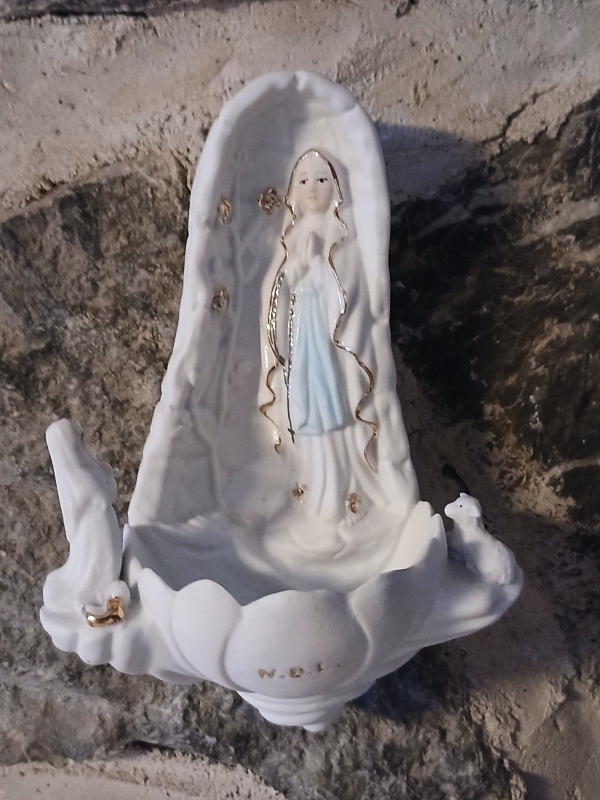 Ancien bénitier de chevet en biscuit – Notre-Dame de Lourdes, Enlèvement ou Envoi