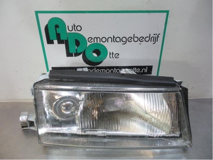 Phare droit d'un Skoda Octavia (Octavia 97-), Autos : Pièces & Accessoires, Éclairage, Skoda, Utilisé, Enlèvement ou Envoi