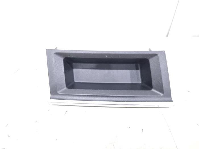 Compartiment de rangement d'un BMW 2-Serie, Autos : Pièces & Accessoires, Habitacle & Garnissage, BMW, Utilisé, 3 mois de garantie
