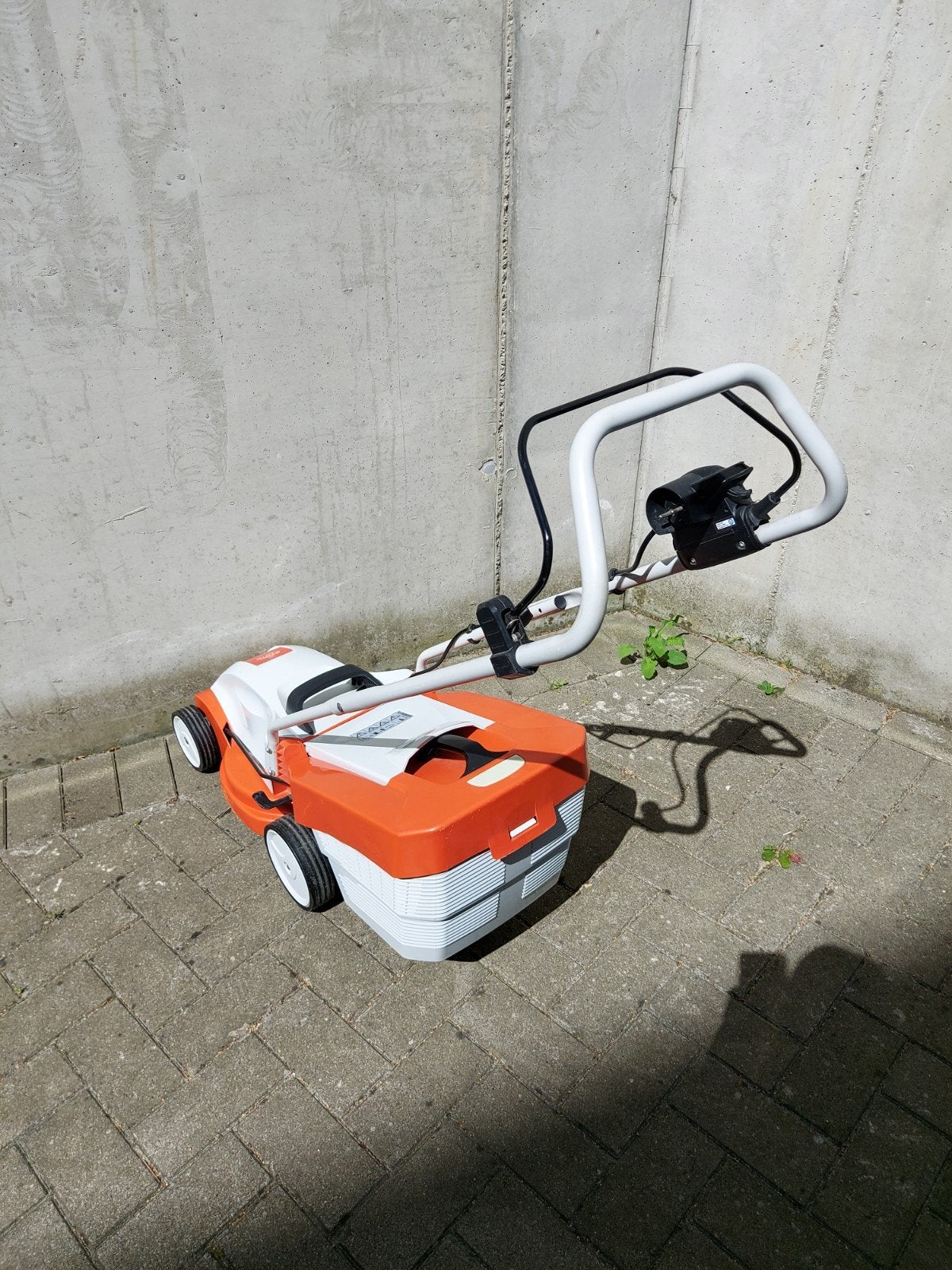 Style de tondeuse à gazon : RME-235, électrique rarement uti, Enlèvement, Utilisé, 30 à 39 cm, Tondeuses à gazon électriques