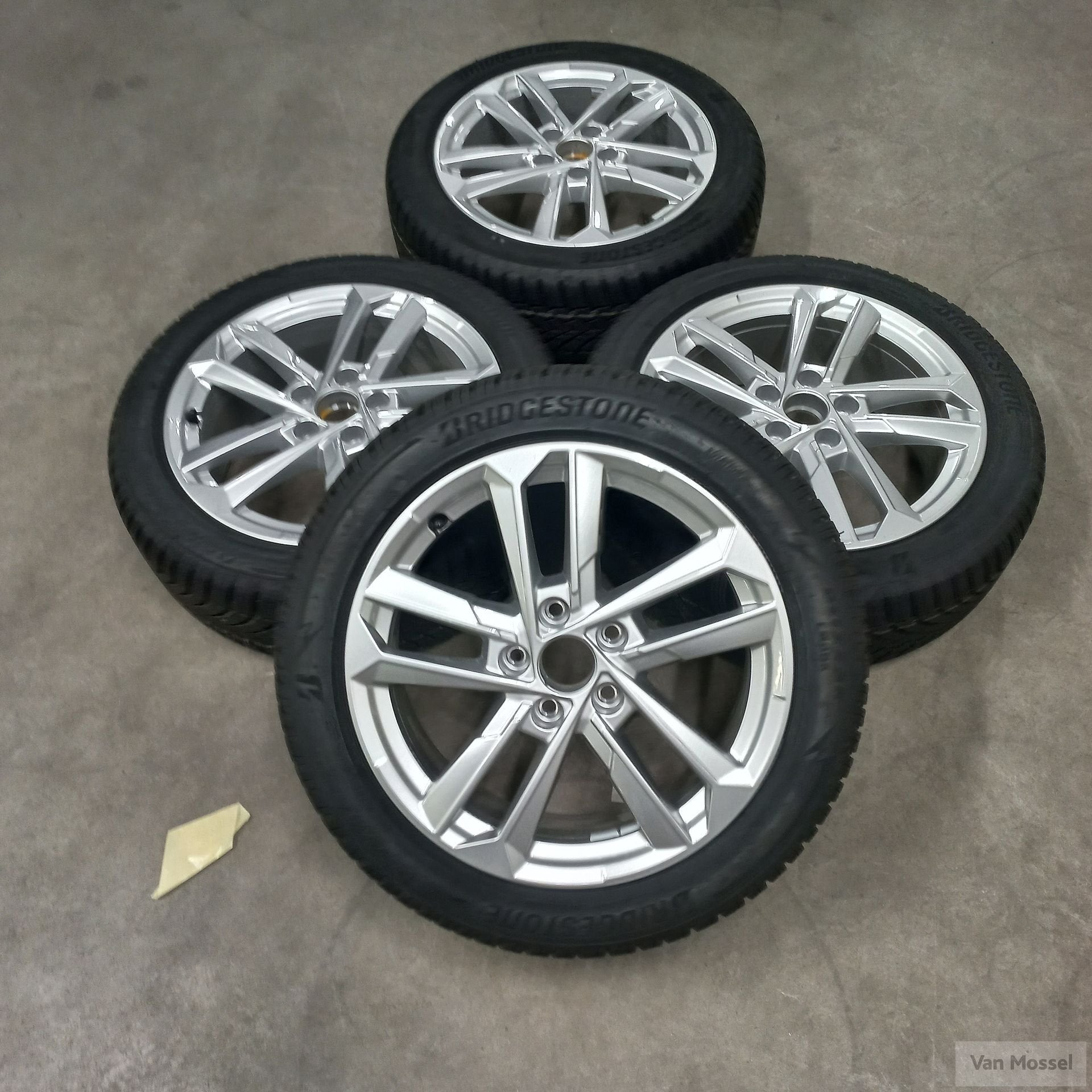 Audi A3 Bridgestone Blizzak LM005 205/50/R17 93H, Auto-onderdelen, Gebruikt, -, -, Banden en Velgen