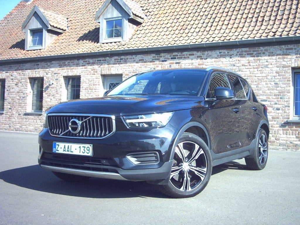 Volvo XC40 T4 plug-inn hybride/benzine (2022), Auto's, Automaat, Lichtsensor, Zwart, Leder