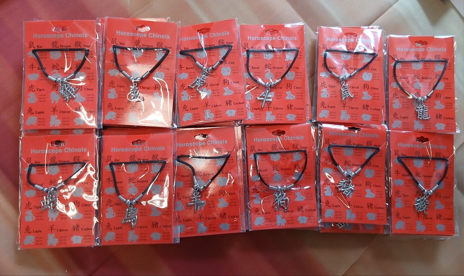 lot de 48 colliers Horoscope Chinois Astrologie Neuf, Ophalen, Zo goed als nieuw, Overige typen