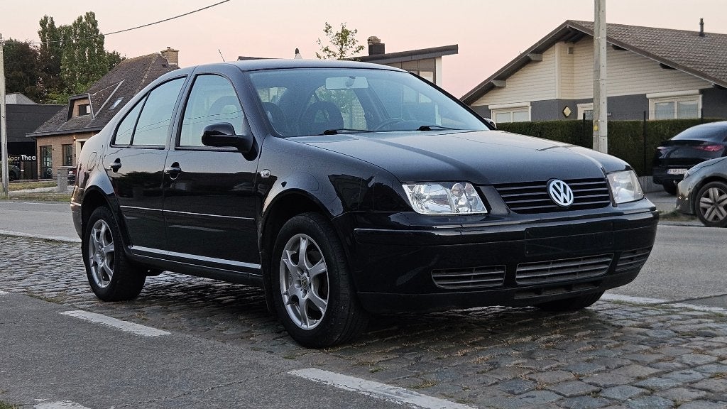 VW Bora - 2002 - 1.6 essence - Euro 4 - 122.000 km, Autos, 4 portes, Entreprise, Boîte manuelle, Berline