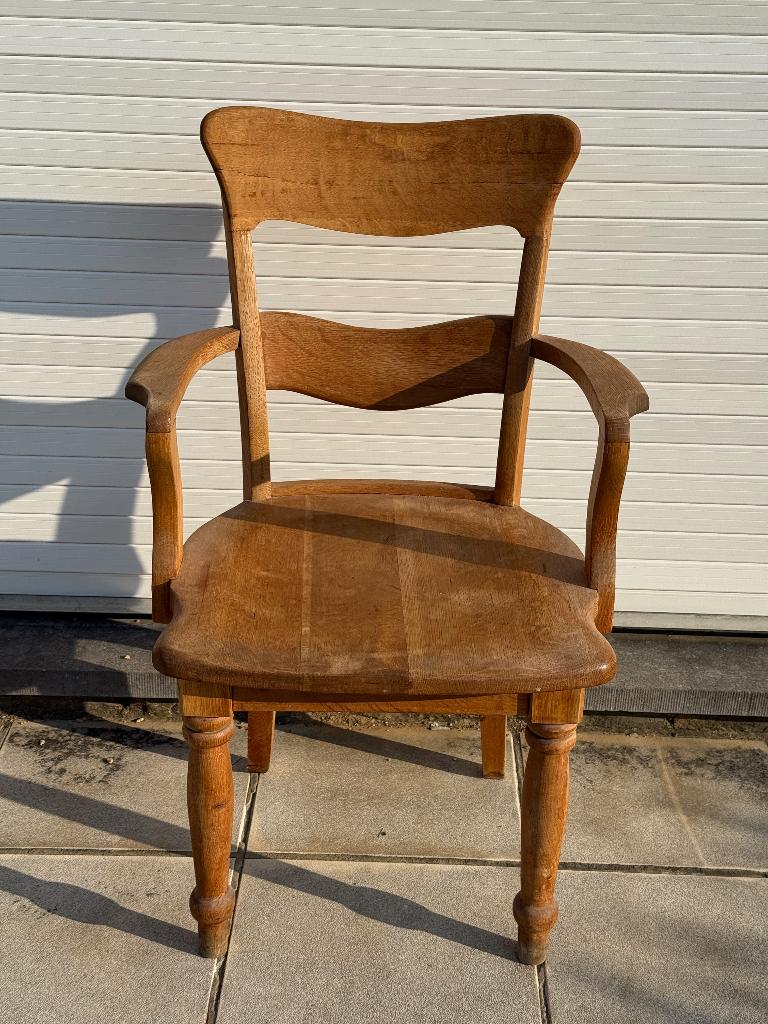 Fauteuil en chêne, Enlèvement