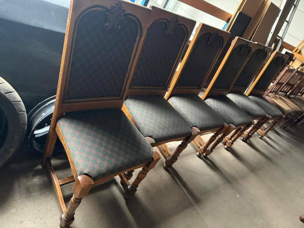 Circa 12 Oude houten stoelen gratis, Huis en Inrichting, Ophalen, Stof