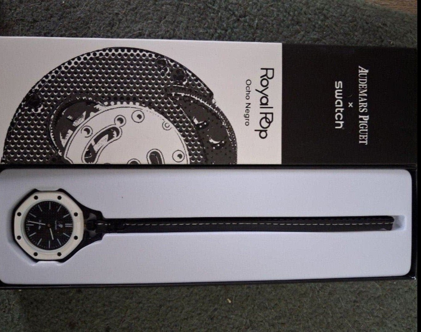 pour le loisir ou l'utilisation, 2 x Swatch X Ap Royal Pop, Bijoux, Sacs & Beauté, Neuf, Enlèvement ou Envoi, Swatch, Autres matériaux