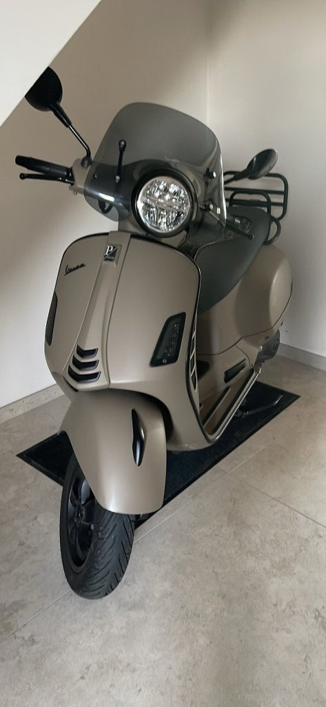Vespa gts 125cc, Fietsen en Brommers, Scooters | Vespa, Ophalen, Overige modellen, Nieuw, 125 cc