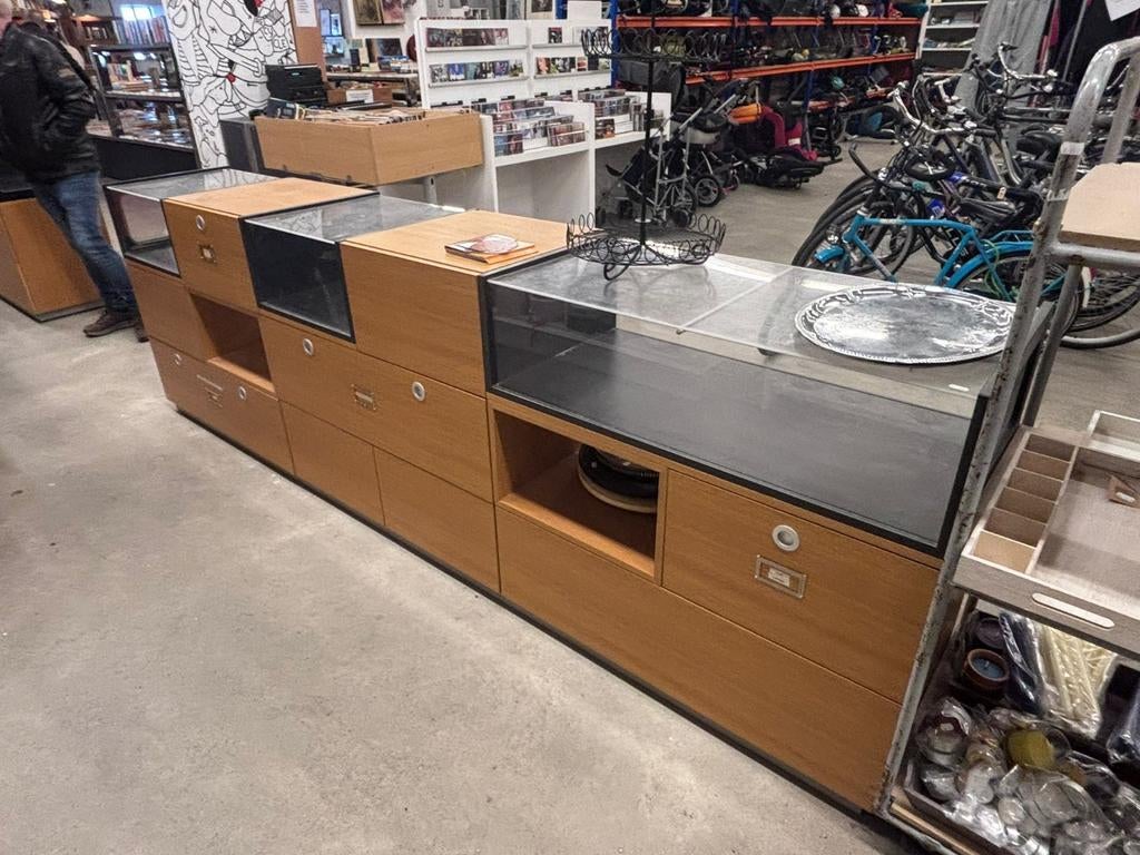 pastoe moderne dubbelzijdige kast toog, Ophalen