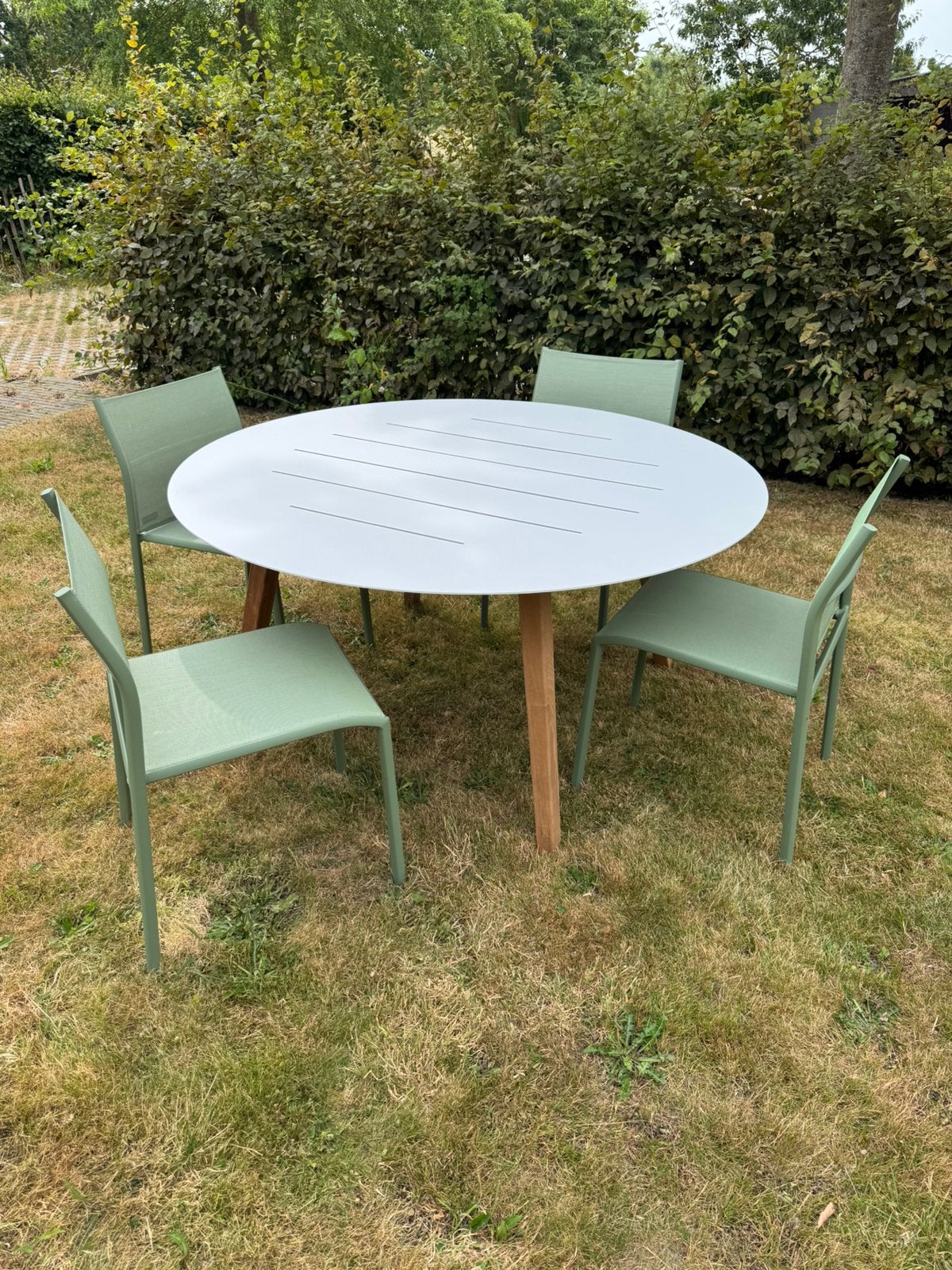 Tuintafel rond Diphano nooit gebruikt, Tuin en Terras, Tuinsets en Loungesets, Ophalen, Zo goed als nieuw