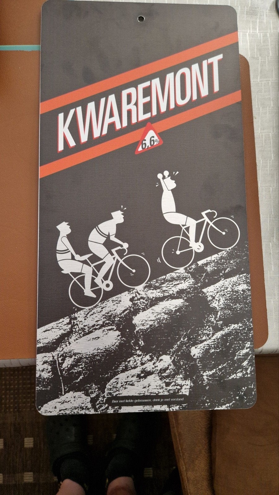 Kwaremont metalen bord, Enlèvement