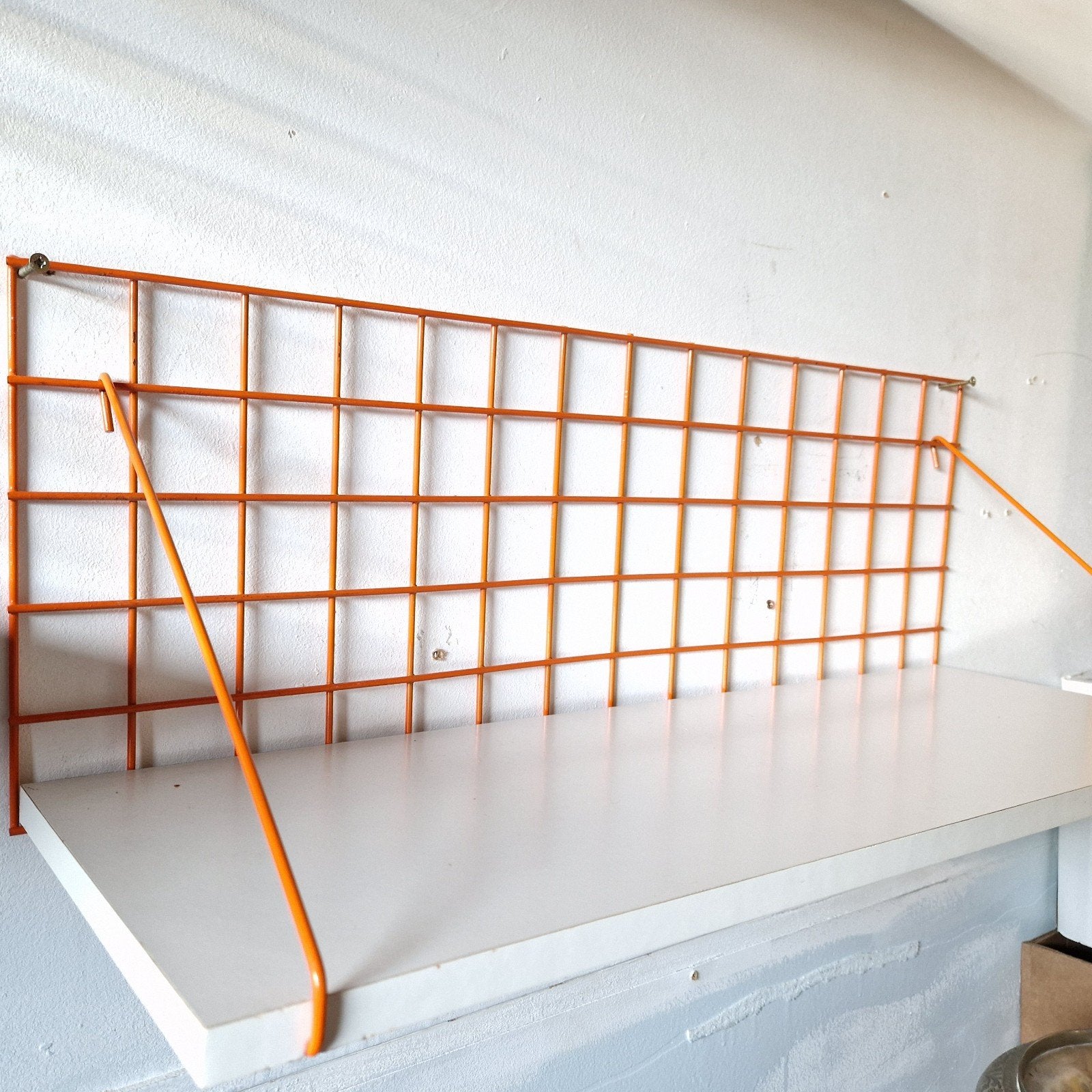 MECA muurrek van Pierre Guariche , oranje kleur . 2 beschikb, Huis en Inrichting, Ophalen of Verzenden