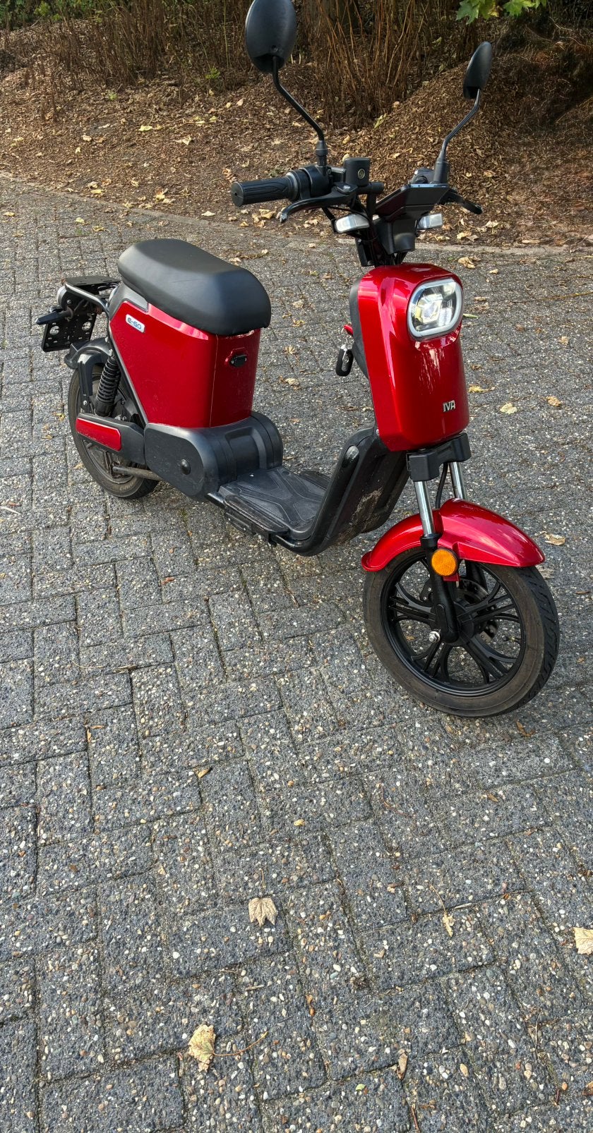 IVA elektrische scooter, Fietsen en Brommers, Ophalen, Zo goed als nieuw