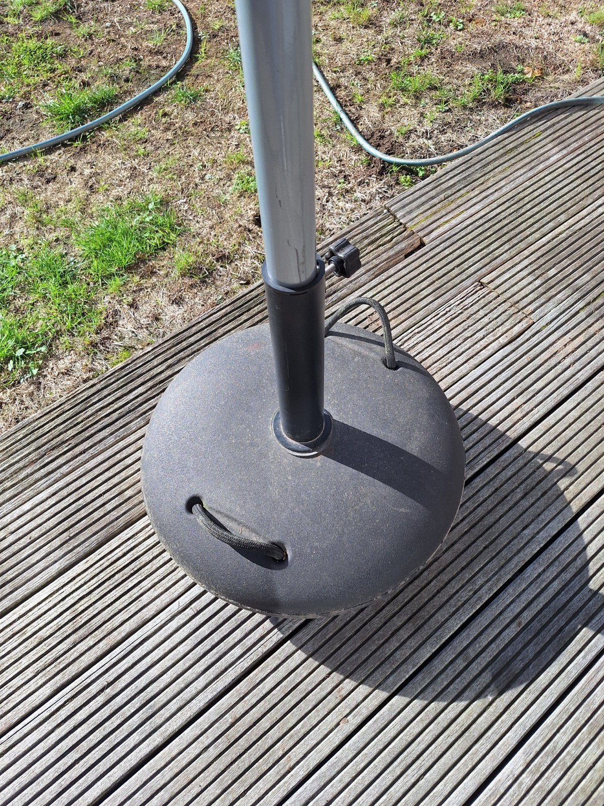 Parasol exterioo + betonnen voet met wieltjes, Tuin en Terras, Ophalen