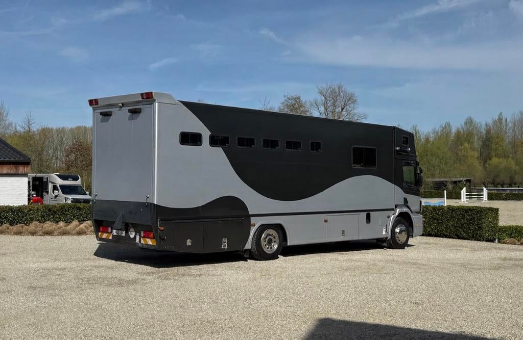 Paardenvrachtwagen voor 5 paarden met mobilhome, Dieren en Toebehoren