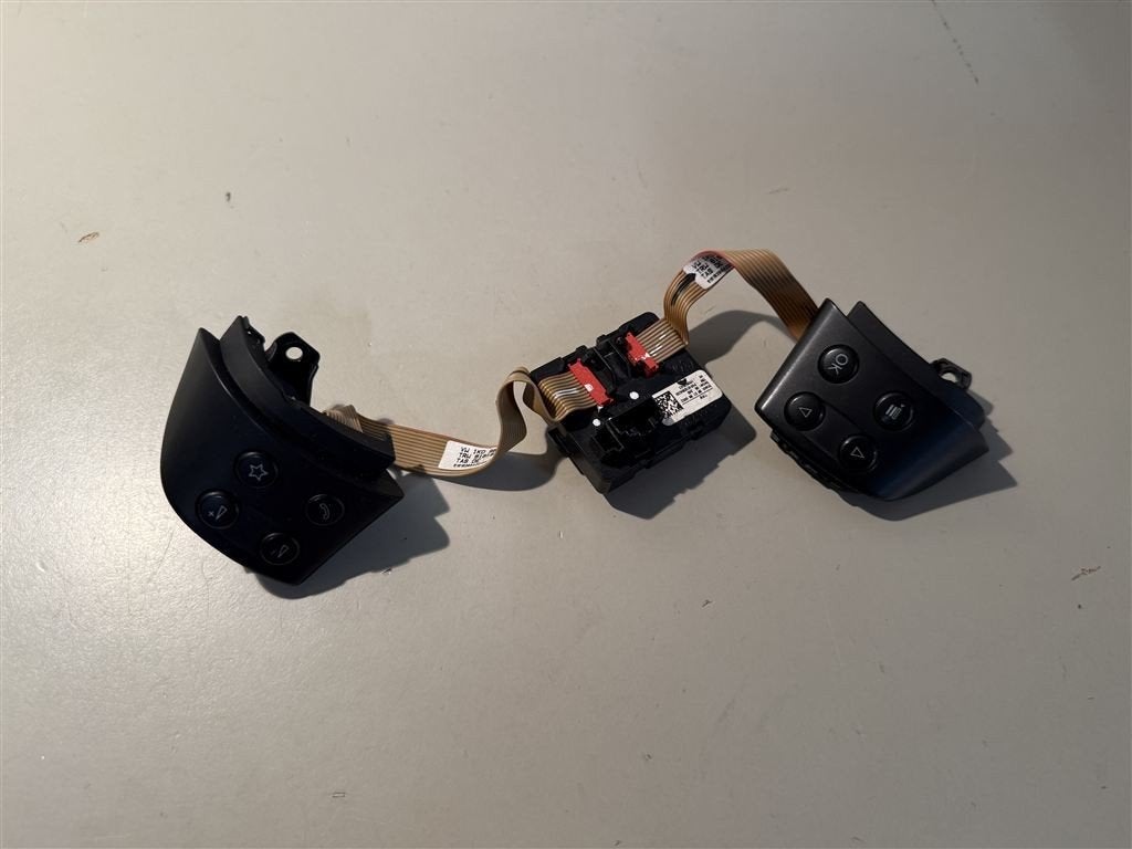 VW Golf MK5 passt MK6 - paar zwarte stuurwielschakelaars, Enlèvement ou Envoi, Comme neuf