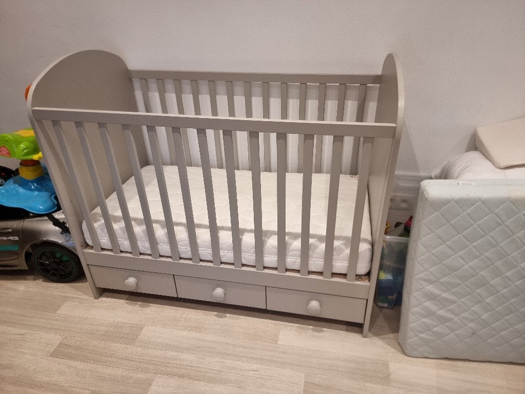 Lit bébé ikea 120x60 gris avec tiroir, Enfants & Bébés, Enlèvement, Utilisé, Lit