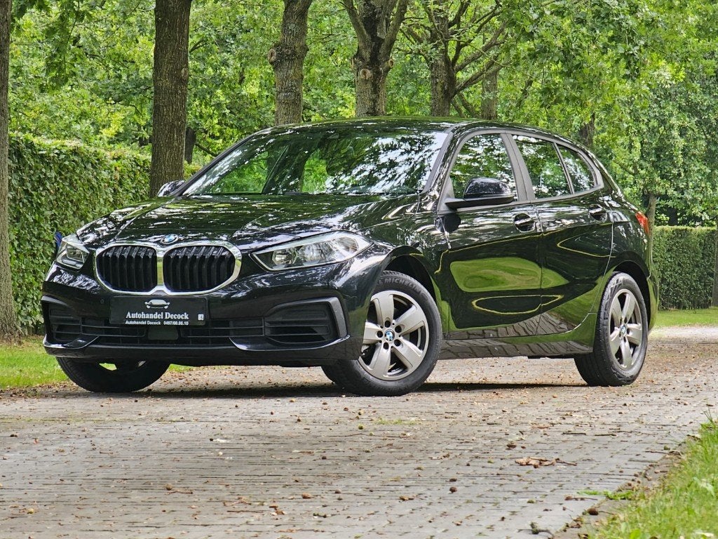 Bmw 1serie 118ia | LANE ASSIST | BTW | AUTOMAAT, Automaat, Dealer onderhouden, Navigatiesysteem, Zwart