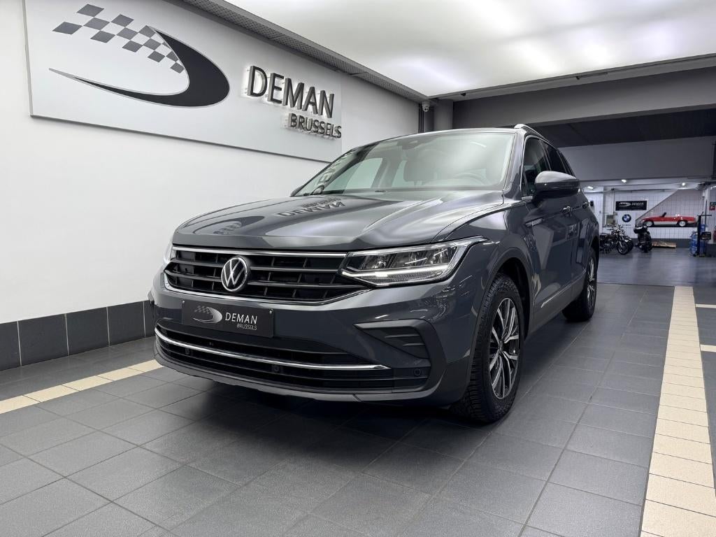 VW Tiguan Dolphin Grey Metallic 1.5 TSI, Auto's, Volkswagen, Bedrijf, Te koop, Tiguan, Aangepast voor mindervaliden, ABS, Achteruitrijcamera