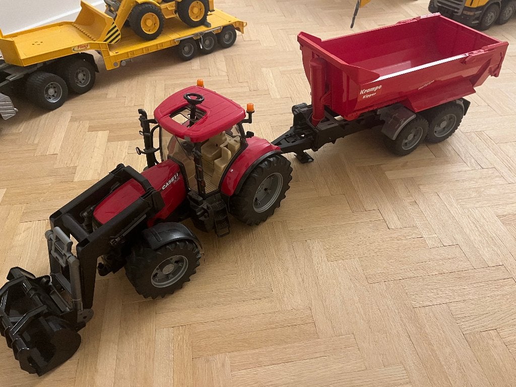 Bruder Case III trekker met Krampe aanhanger, Kinderen en Baby's, Ophalen, Gebruikt