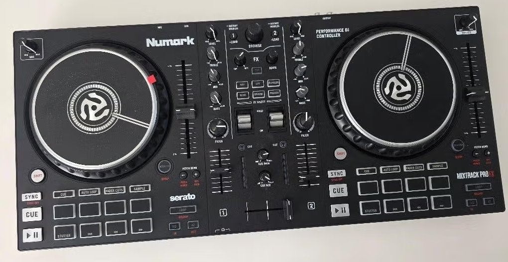 Numark Mixtrack Pro FX – DJ Controller – Serato DJ – 2 Decks, Muziek en Instrumenten, Ophalen, Zo goed als nieuw, Dj-set, Numark